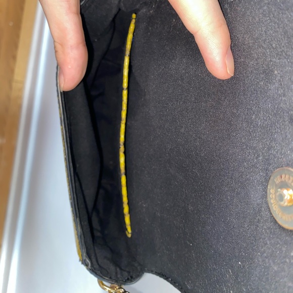 Yellow-green snake purse - Picture 3 of 3